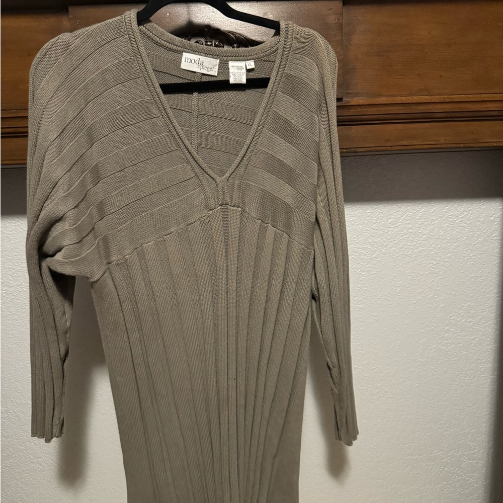 Moda Green V-Neck Dress